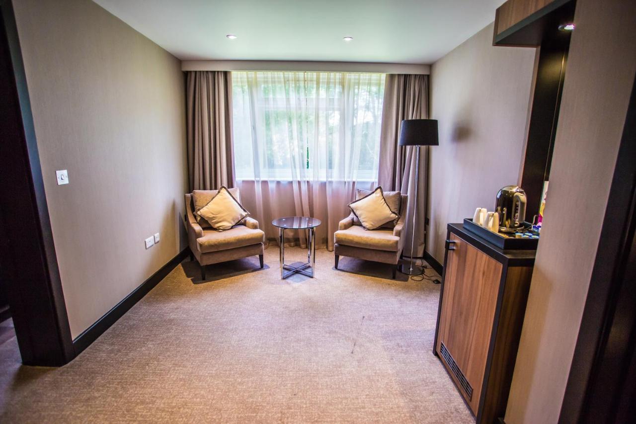 Crowne Plaza Gerrards Cross By Ihg Hotell Beaconsfield Exteriör bild