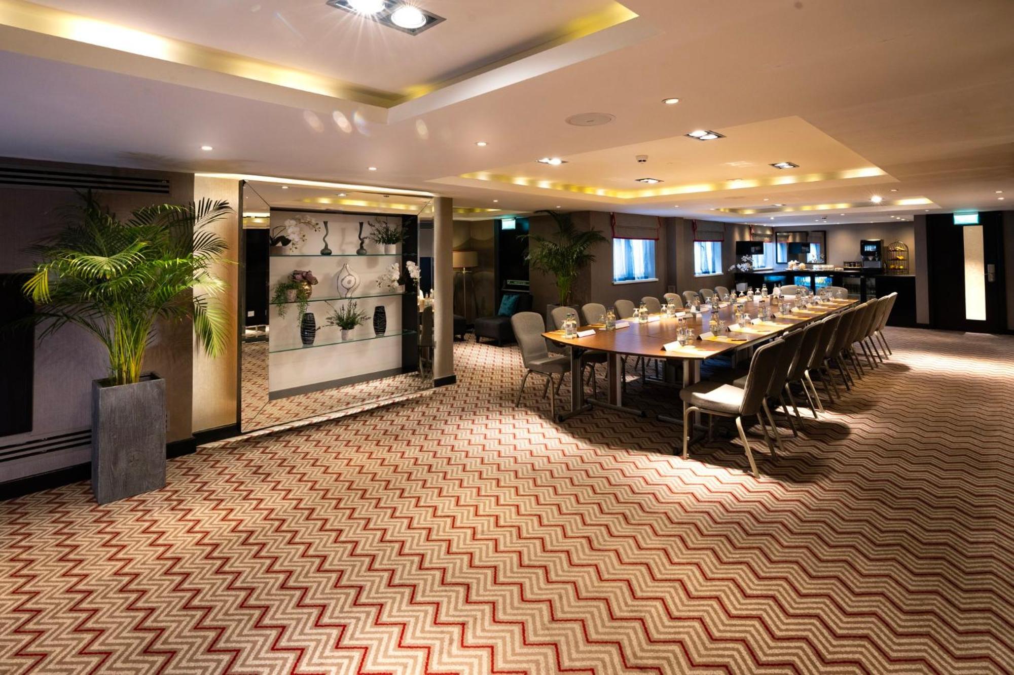 Crowne Plaza Gerrards Cross By Ihg Hotell Beaconsfield Exteriör bild