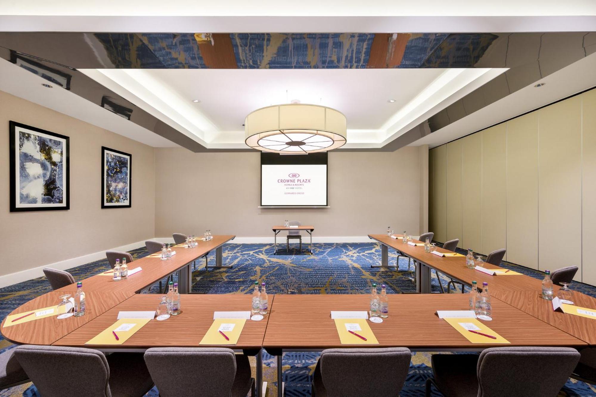 Crowne Plaza Gerrards Cross By Ihg Hotell Beaconsfield Exteriör bild