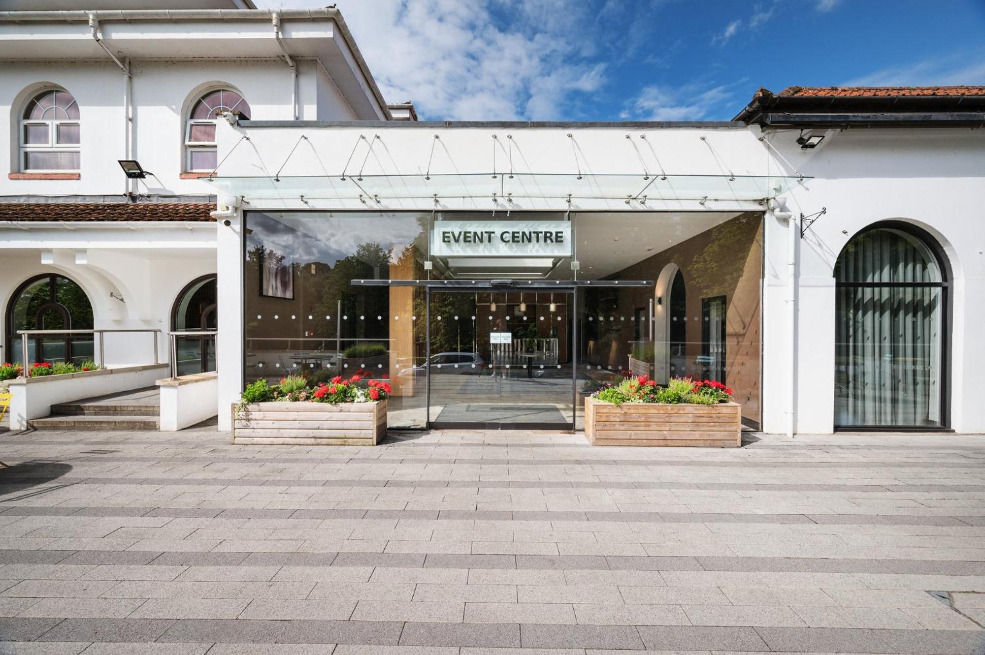 Crowne Plaza Gerrards Cross By Ihg Hotell Beaconsfield Exteriör bild